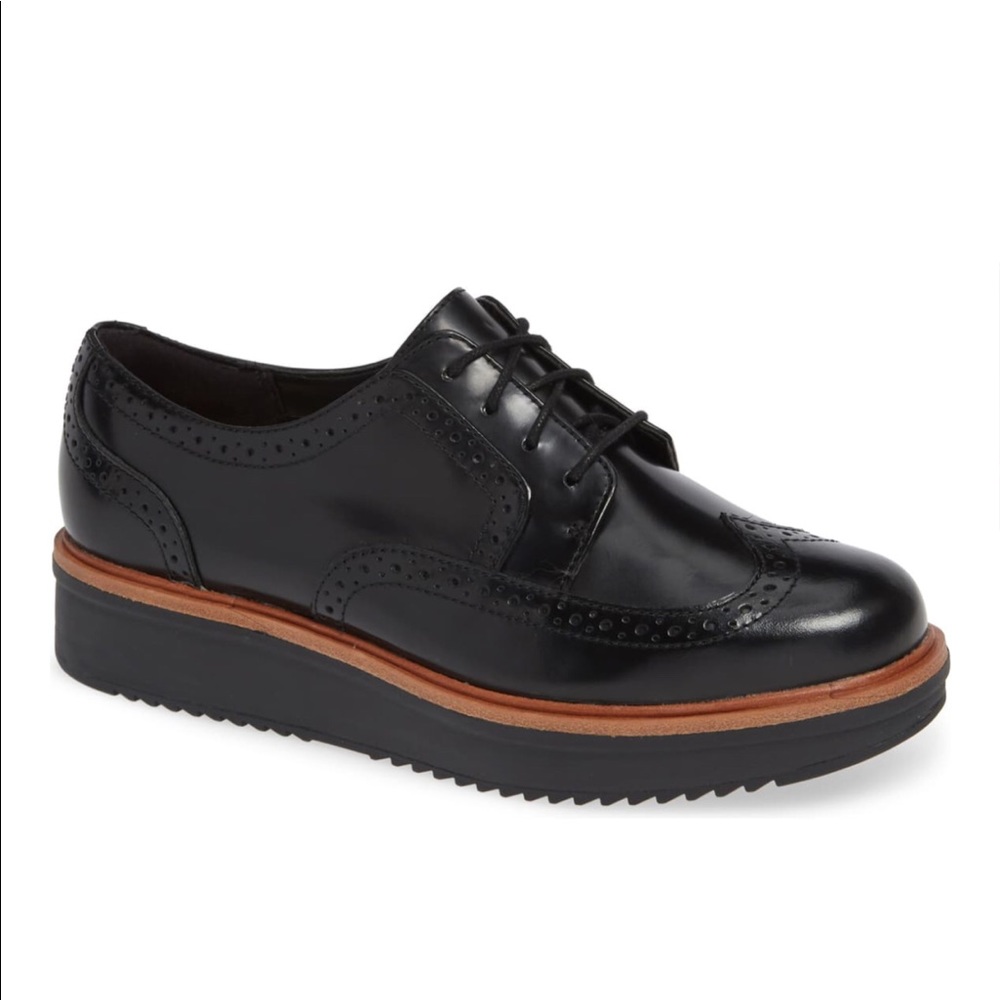 Clarks Teadale Black Leather platform loafers.